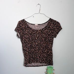 Short sleeve scoop neck